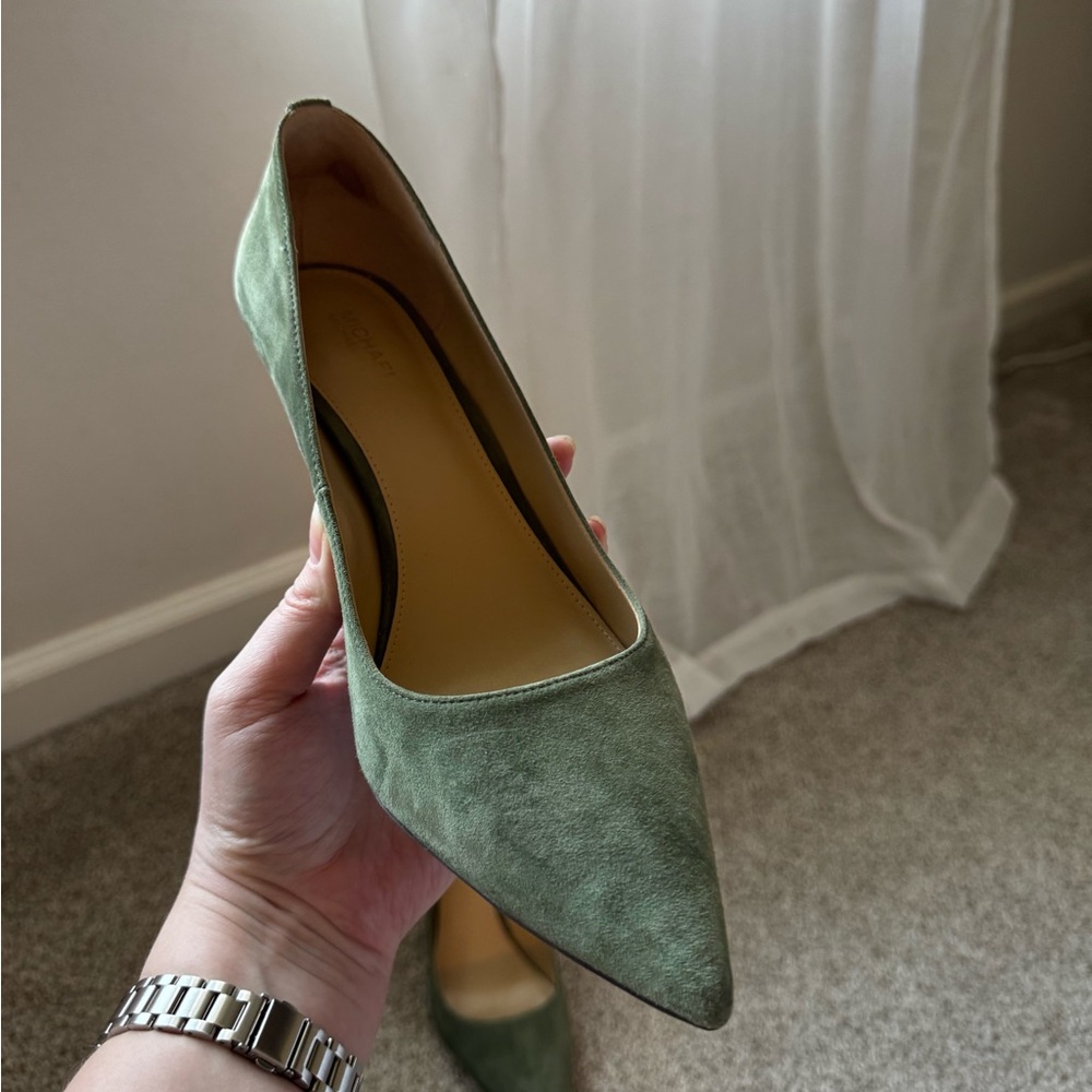 Michael Kors Elegant Green Suede Women's Pumps
